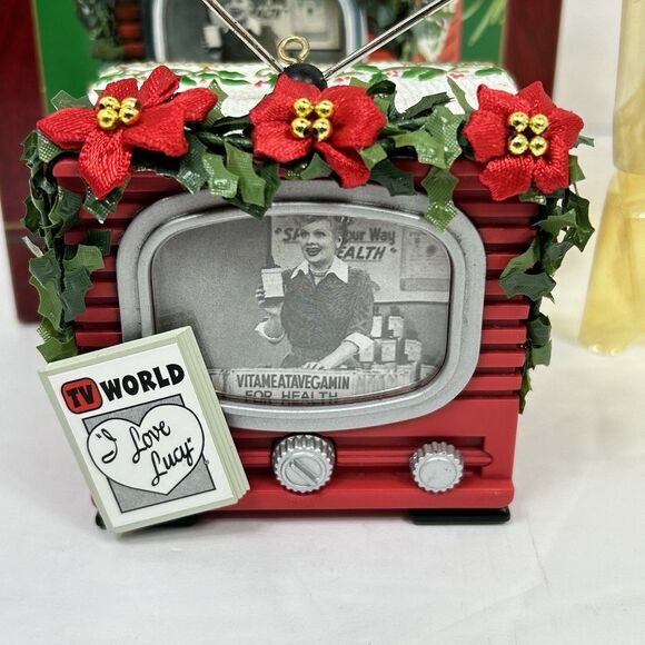 Carlton Cards AN I LOVE LUCY CHRISTMAS Heirloom Ornament Collection Light Sound - Picture 3 of 16